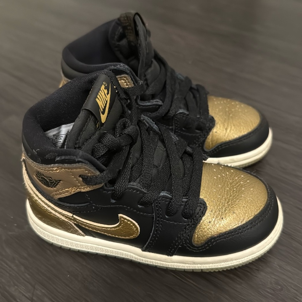 Toddler Black and Gold Jordan High 1s